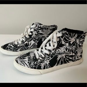 Perfect summer sneaker!